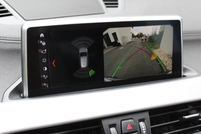 BMW X1 xDrive18d, Mpaket - fotka 17 z 22