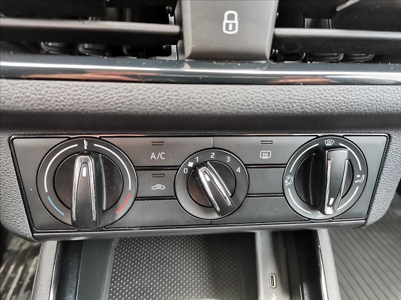 Škoda Kamiq 1,0 TSI 81 kW Ambition DSG - fotka 14 z 18