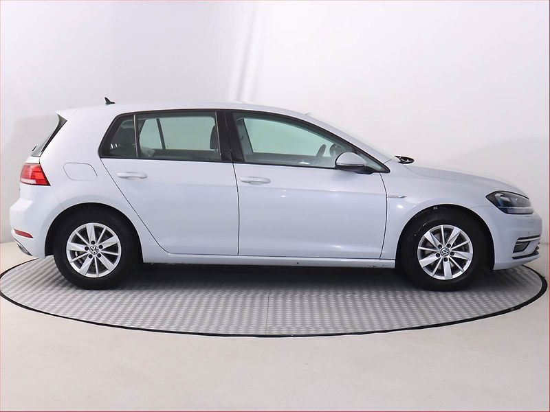 Volkswagen Golf (2018) 1.5 TSI, Serv.kniha, Tempomat - fotka 6 z 19