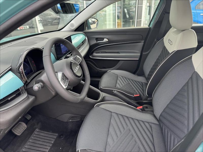 Fiat 600 (2024) 1,2 Turbo Hybrid 110k eDCT - fotka 8 z 14