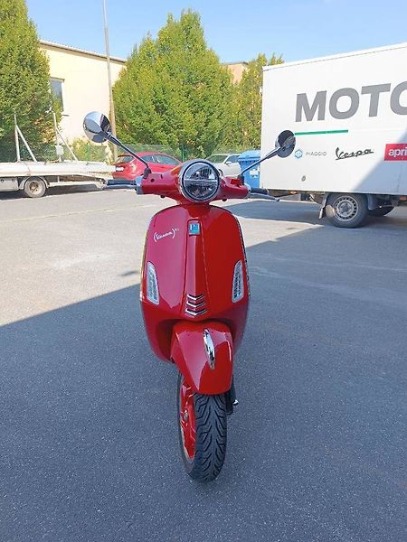 Vespa Primavera 125 3V ABS (2026) E5+ RED FL26  (příslušenství - fotka 2 z 9