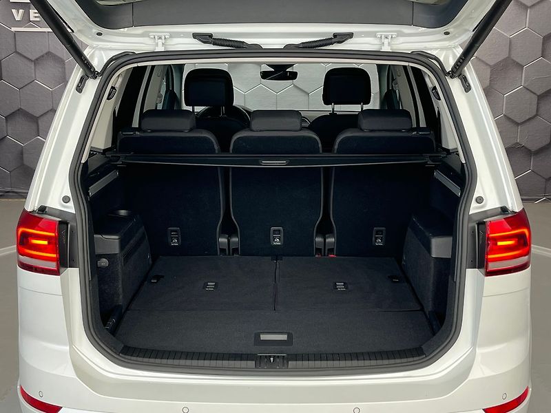 Volkswagen Touran Highline 1.5TSI 110kW DSG 7mís - fotka 44 z 96
