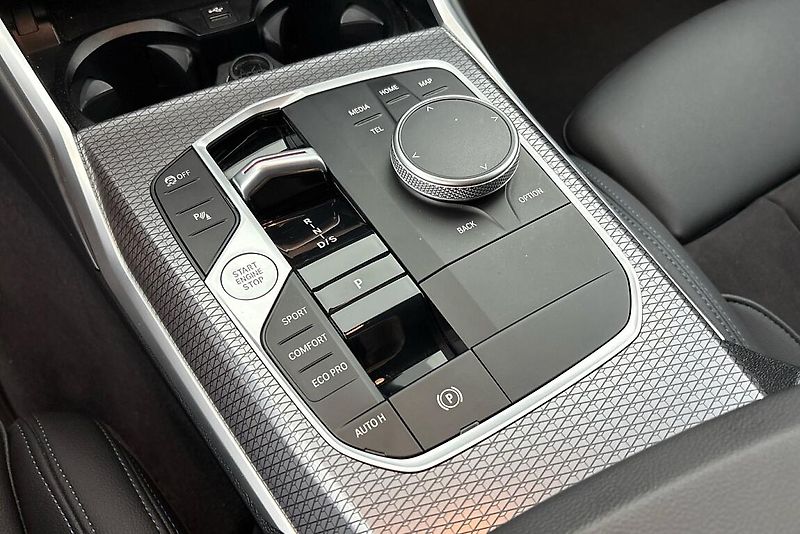 BMW Řada 3 řady 3 | 320d xDrive - fotka 25 z 27