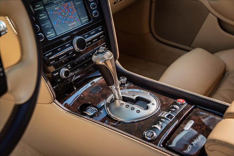 Bentley Continental GTC 6,0 W12 Mulliner 1.ČR DPH - fotka 24 z 32