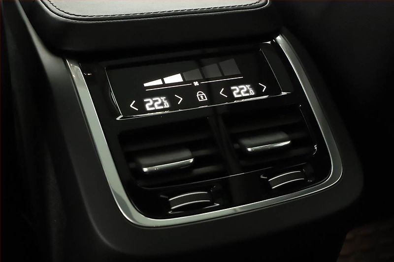 Volvo XC90 (2019) D5 AWD - fotka 21 z 30
