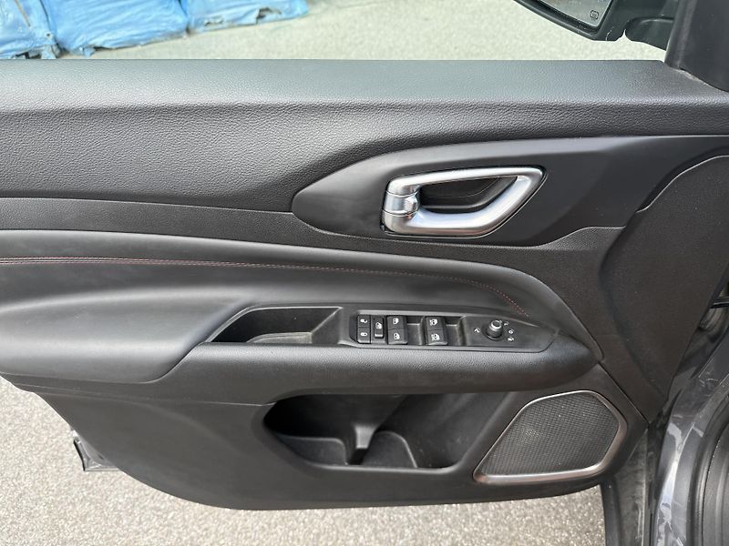 Jeep Compass Trailhawk Plug-In Hybrid 4WD - fotka 18 z 22