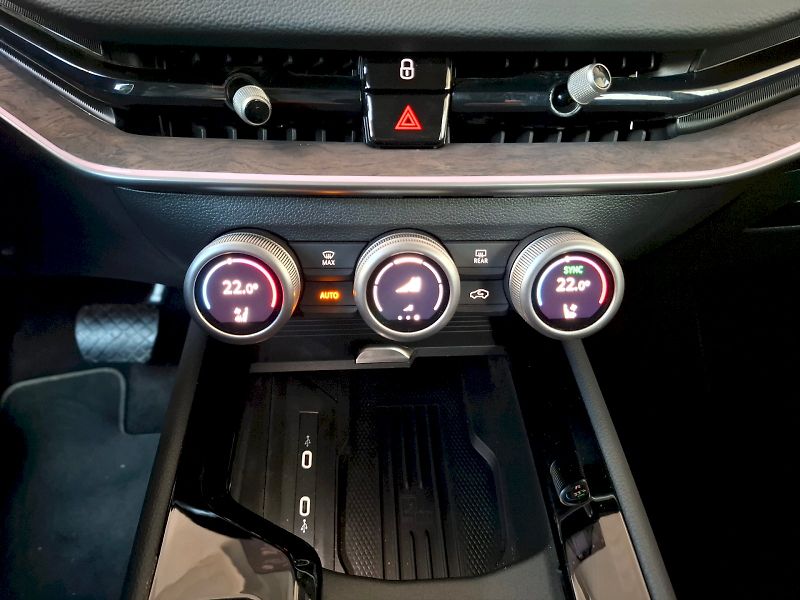 Škoda Superb (2025) COMBI L K TD 142/2.0 A7A - fotka 29 z 31