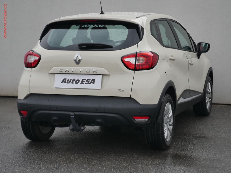 Renault Captur (2016) 0.9TCe, ČR, AC, TZ, park - fotka 4 z 19