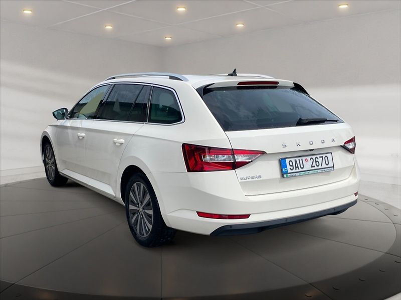 Škoda Superb 1,5 TSI 110 Style - fotka 4 z 11