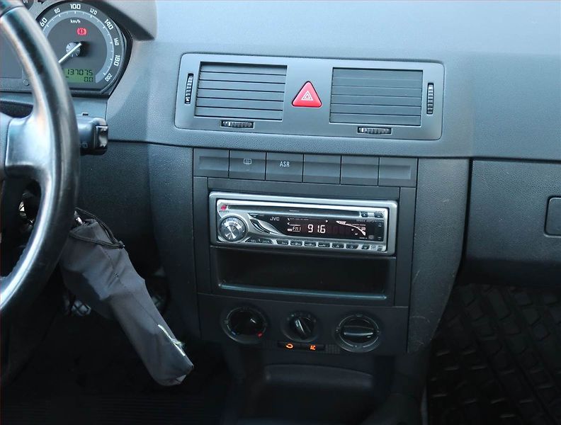 Škoda Fabia (2006) 1.2 12V, Serv.kniha, po STK - fotka 12 z 18