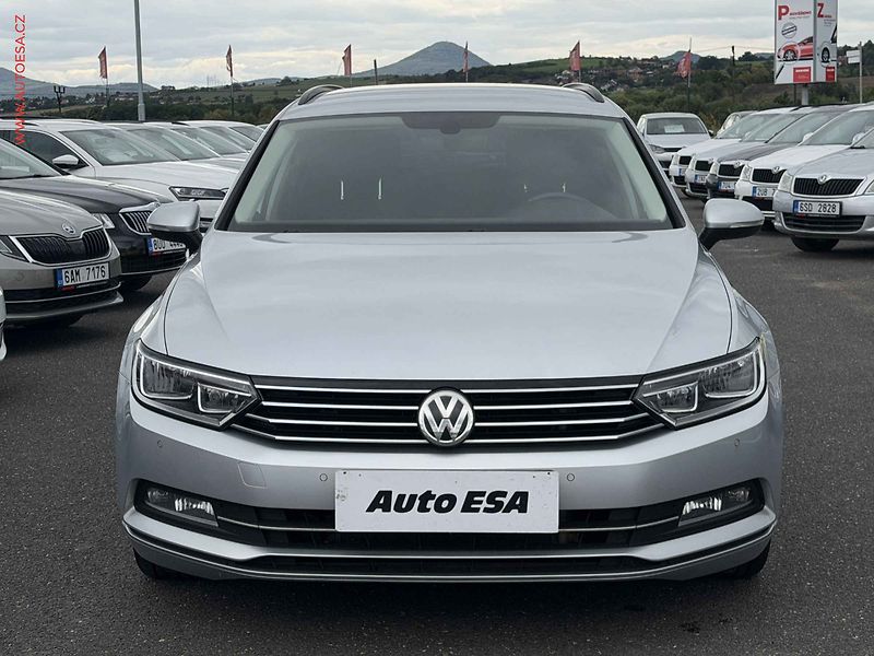 Volkswagen Passat (2015) 2.0 TDi, AC, park.asist - fotka 2 z 15