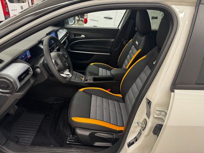 Jeep Avenger 4xe The North Face 1.2 Turbo e - fotka 14 z 21