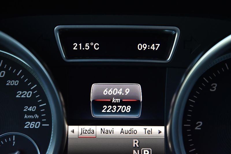 Mercedes-Benz GLE 350 d 4MATIC FACE,NAVI,LED,ČR - fotka 18 z 51