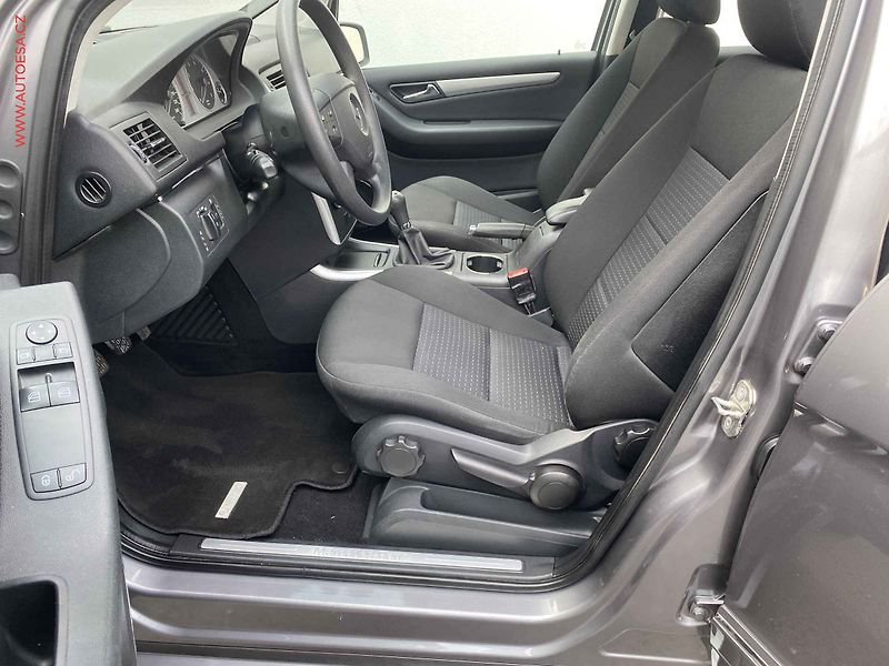 Mercedes-Benz Třídy B (2009) 1.7i B170, AC, park.čidla - fotka 9 z 15
