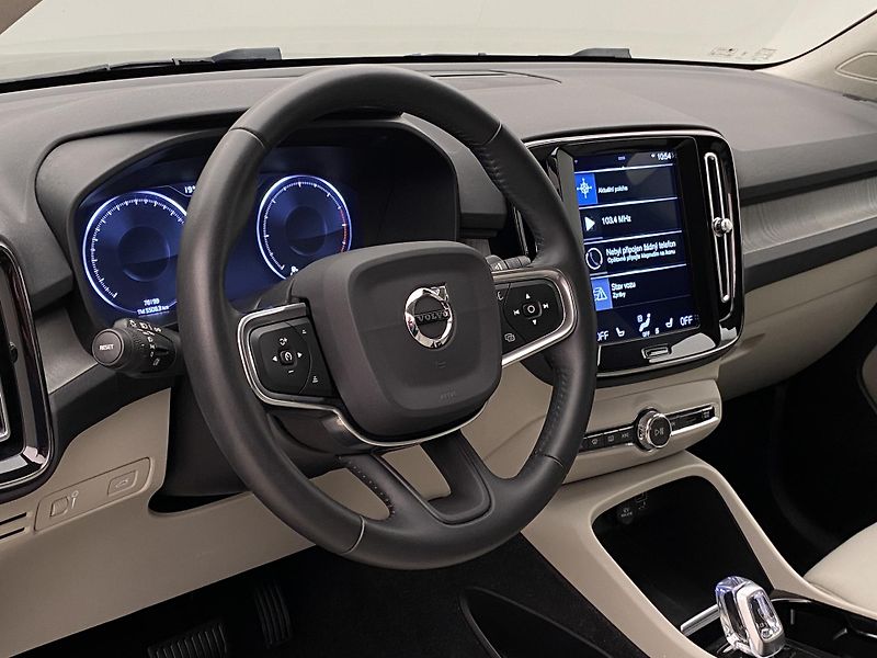 Volvo XC40 D4 AWD INSCRIPTION REZERVACE - fotka 18 z 44