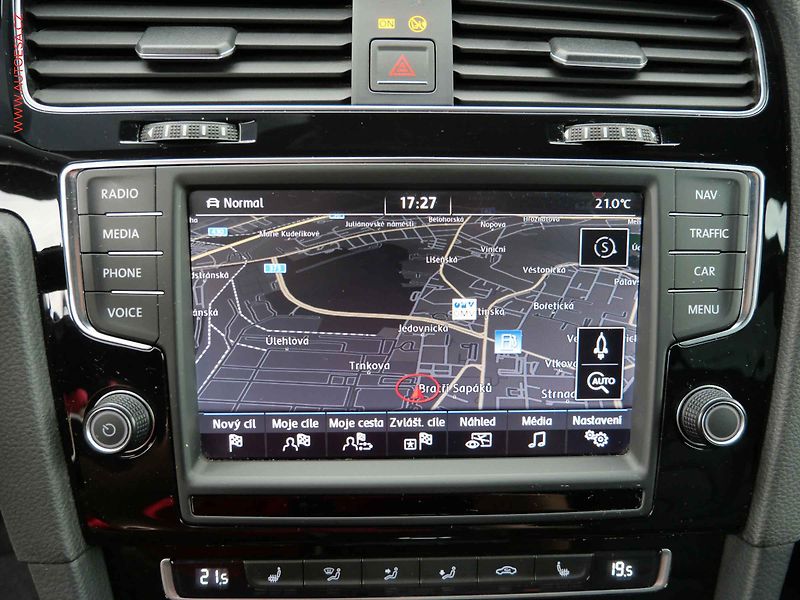 Volkswagen Golf (2014) 2.0TSi 4x4, R, DSG, LED, navi - fotka 23 z 28