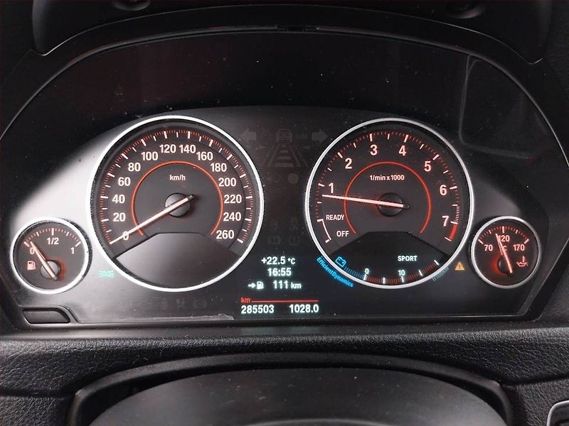 BMW Řada 3 (2013) Edition Sport 320 i - fotka 11 z 24