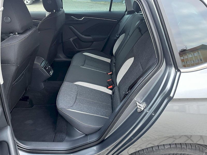 Škoda Kamiq (2024) 1,0TSI 85KW DSG TOP SELECTION - fotka 15 z 23