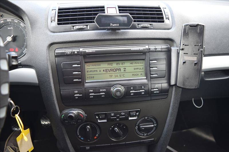 Škoda Octavia 2,0 TDi 103kw 4x4 2 SADY KOL - fotka 26 z 36