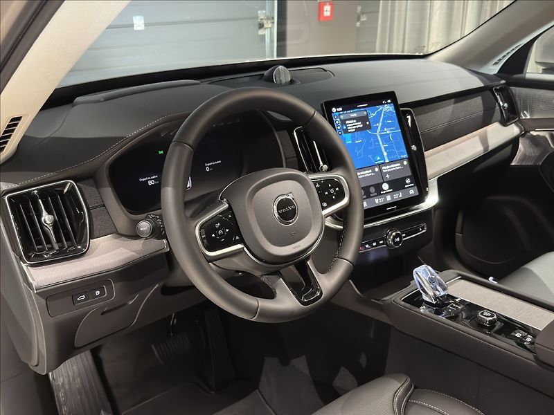 Volvo XC90 (2026) 2,0 T8  Plus Bright - fotka 12 z 25