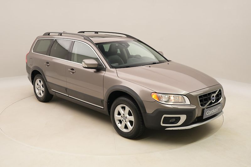 Volvo XC70 D5 AWD SUMMUM REZERVACE - fotka 8 z 49