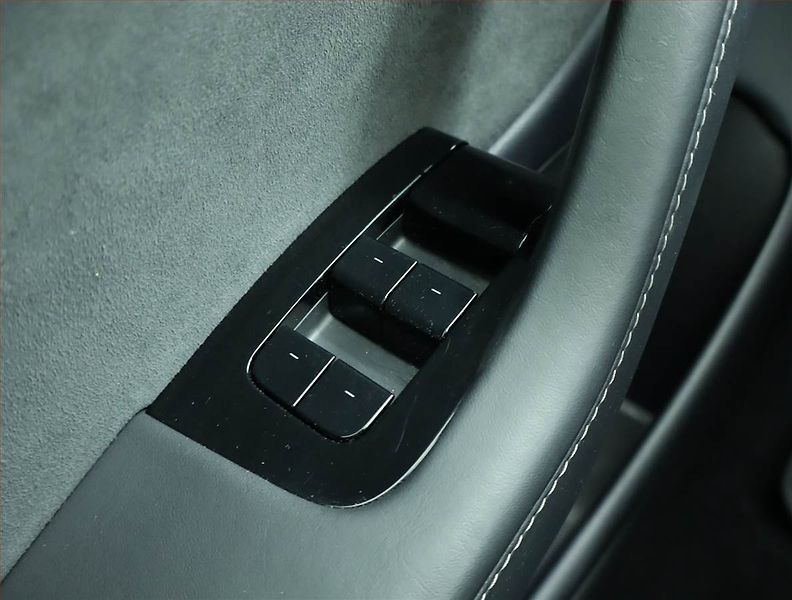 Tesla Model 3 (2019) Long Range RWD 78kWh, SoH 81% - fotka 19 z 22