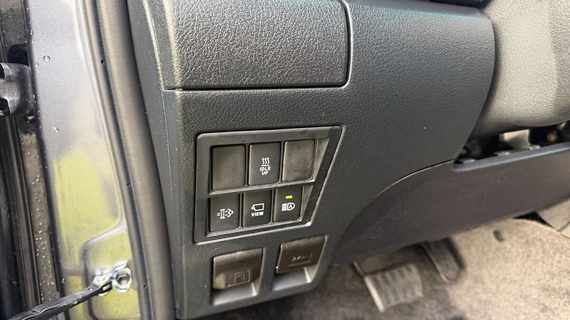 Toyota Hilux AT INVINCIBLE - fotka 7 z 23