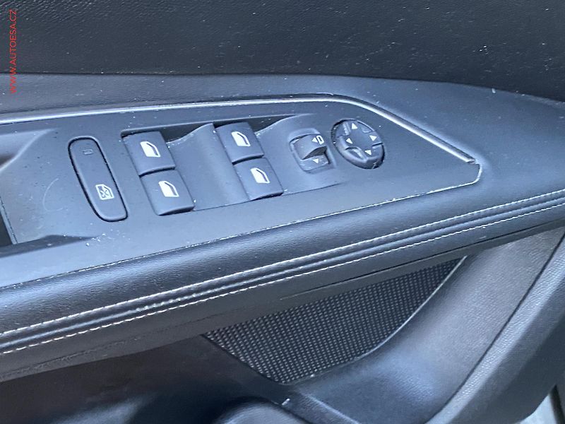 Peugeot 5008 (2020) 1.5 HDi 7míst, 2.maj,ČR - fotka 11 z 17