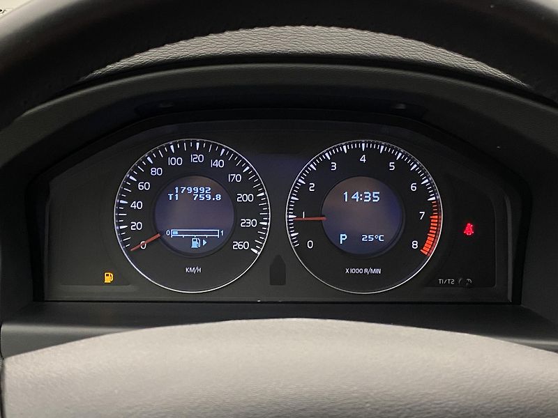 Volvo XC70 3.2 AWD MOMENTUM AUT CZ - fotka 24 z 42
