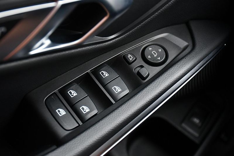 BMW Řada 3 320d xDrive M-SPORT   - fotka 27 z 64