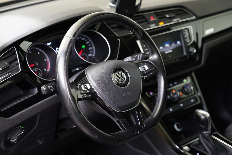 Volkswagen Touran - fotka 5 z 25