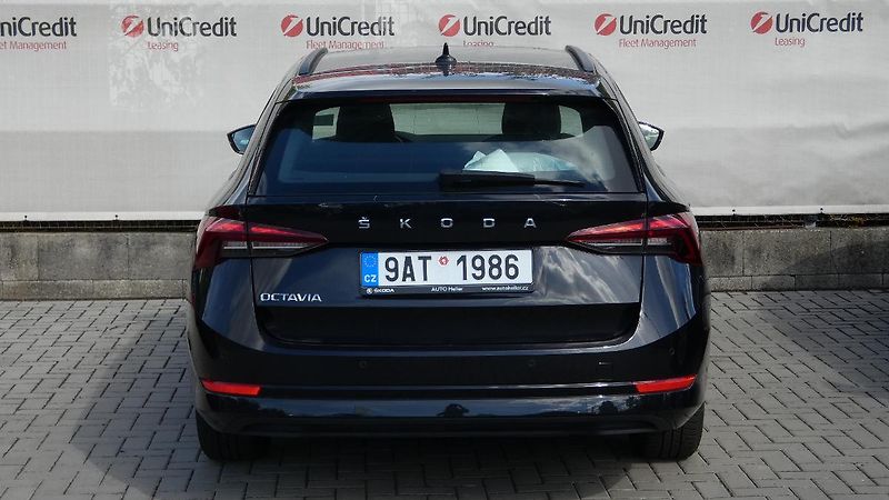 Škoda Octavia Combi 2,0 TDI Ambition - fotka 4 z 22