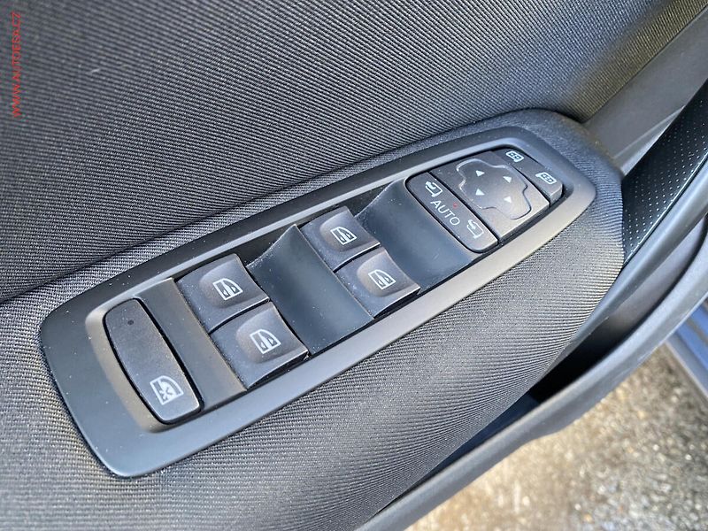 Renault Mégane (2020) 1.3 TCe, TZ, navi, kamera - fotka 13 z 17
