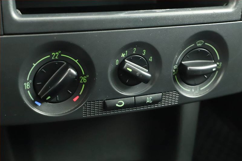 Škoda Fabia (2006) 2.0, po STK, pěkný stav - fotka 10 z 16