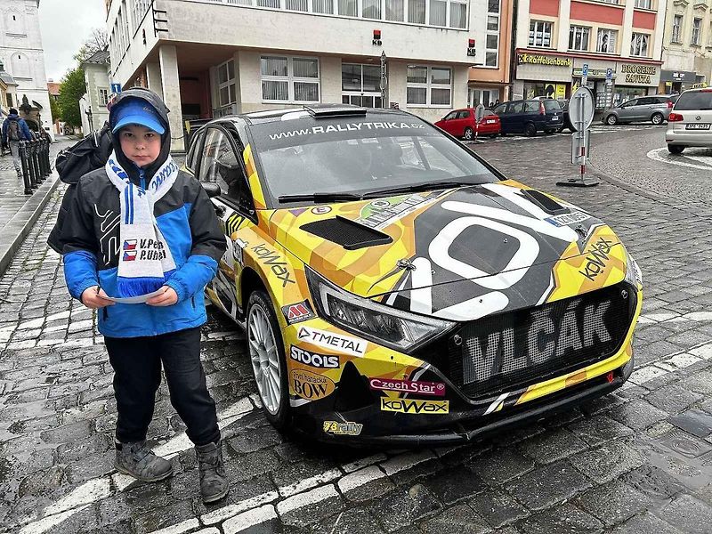 Tragédie, která se odehrála v rámci 58. ročníku Rallye Šumava, kdy po nehodě zemřela navigátorka Alena Krejčíková (41), nezasáhla jen příznivce rallye, ale její kamarády, jelikož byla na Klatovsku doma.