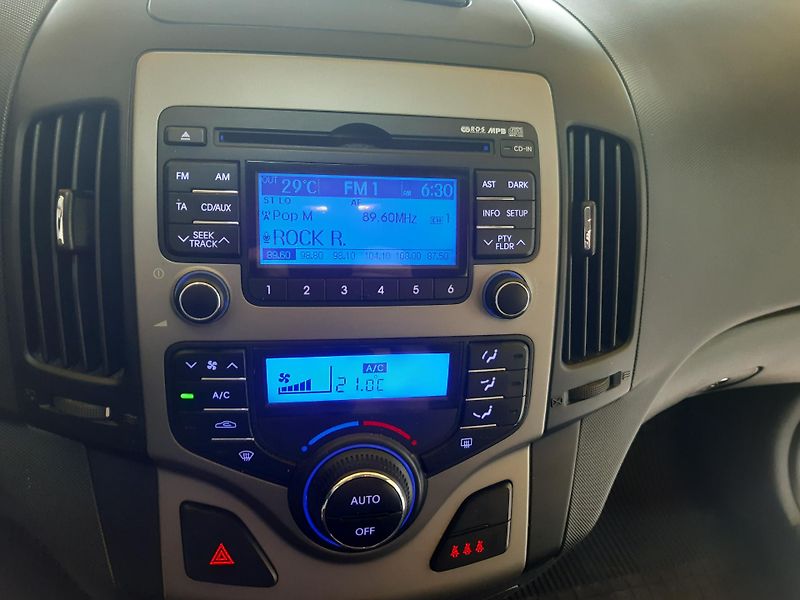 Hyundai i30 1.6 i Combi KLIMA zadáno !!! - fotka 10 z 18