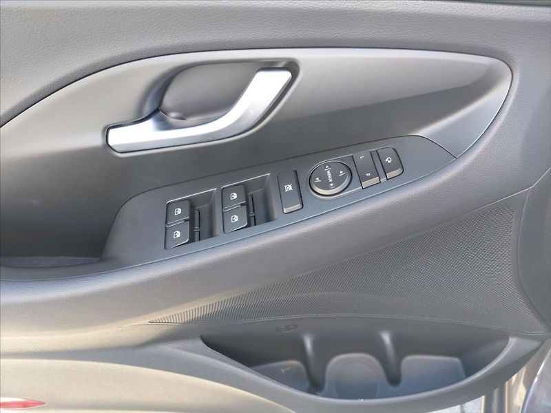 Hyundai i30 1,0   1.0 T-GDi Smart - fotka 14 z 25