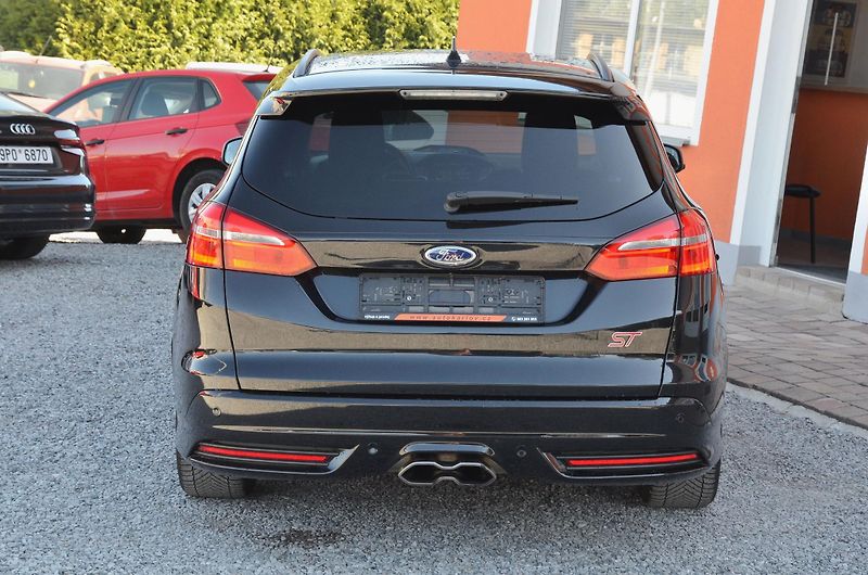 Ford Focus (2015) ST 2.0 184kW RECARO - fotka 5 z 39