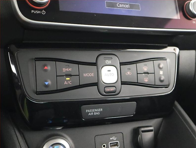 Nissan Leaf (2021) 40 kWh, SoH 90%, Automat - fotka 18 z 21
