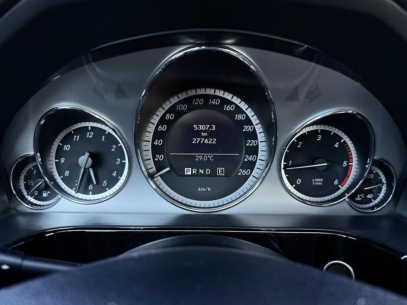 Mercedes-Benz Třídy E E 200 CDI Avantgarde REZERVACE - fotka 29 z 35