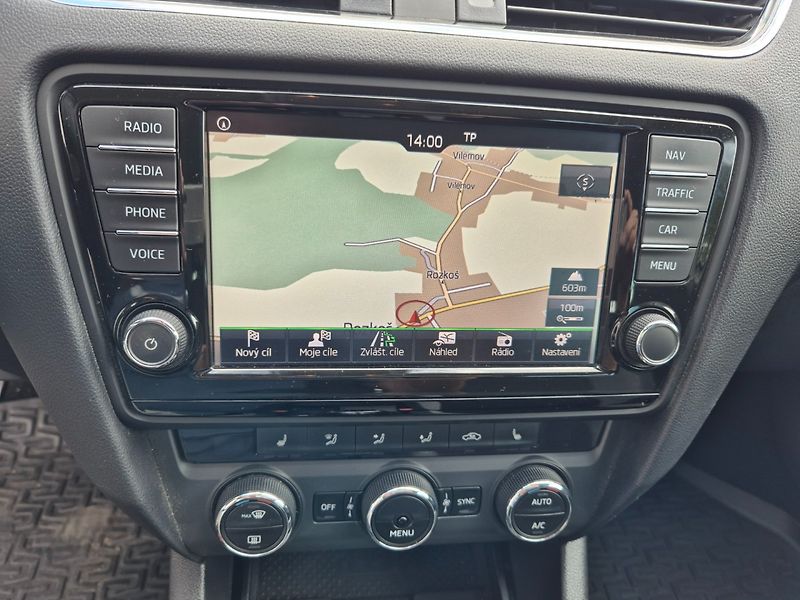 Škoda Octavia (2016) 2.0 TDI JOY TOP NAVI XENONY - fotka 26 z 36