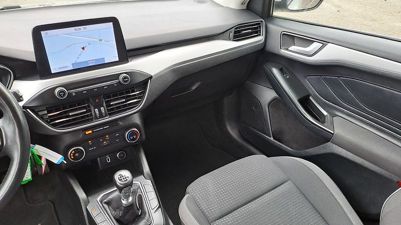 Ford Focus 1.5 TDCI Business NAVI - fotka 17 z 32