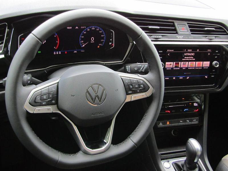 Volkswagen Touran Highline 1,5 TSI 110KW DSG - fotka 18 z 30
