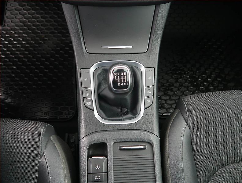 Hyundai i30 (2022) 1.5 T-GDI MHEV - fotka 13 z 20