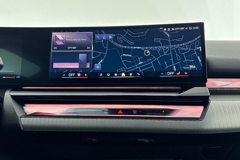 BMW Řada 5 540d xDrive Touring - fotka 10 z 19