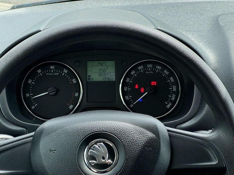 Škoda Fabia (2013) STYLE 1,2 TSI 63 KW - fotka 16 z 35