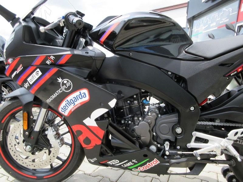 Aprilia (2026) RS 125 GP replica BEZZ - fotka 4 z 11