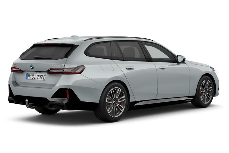 BMW Řada 5 550e xDrive Touring - fotka 2 z 4