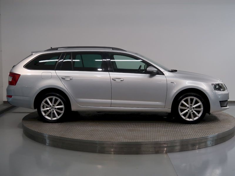 Škoda Octavia (2016) JOY 2.0TDI 110kW 4X4 TAŽNÉ XEN - fotka 8 z 34