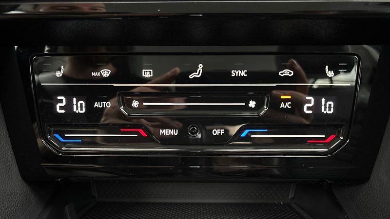 Volkswagen Passat 2.0 TDI DSG Elegance Variant - fotka 13 z 27